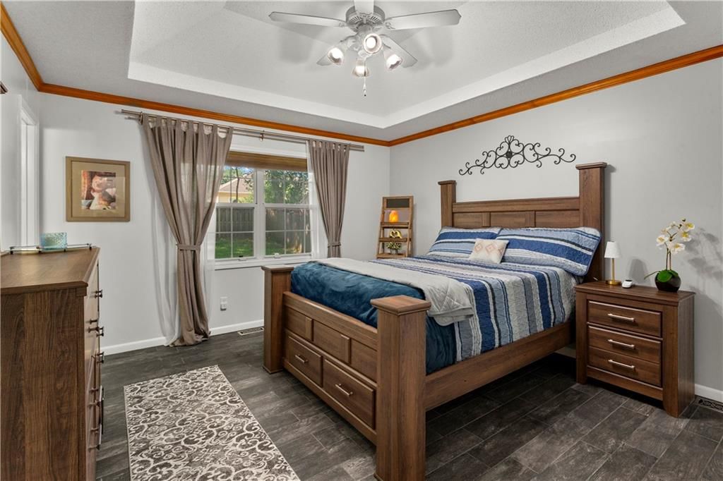 2417 NE Bridgeport Drive — photo 9