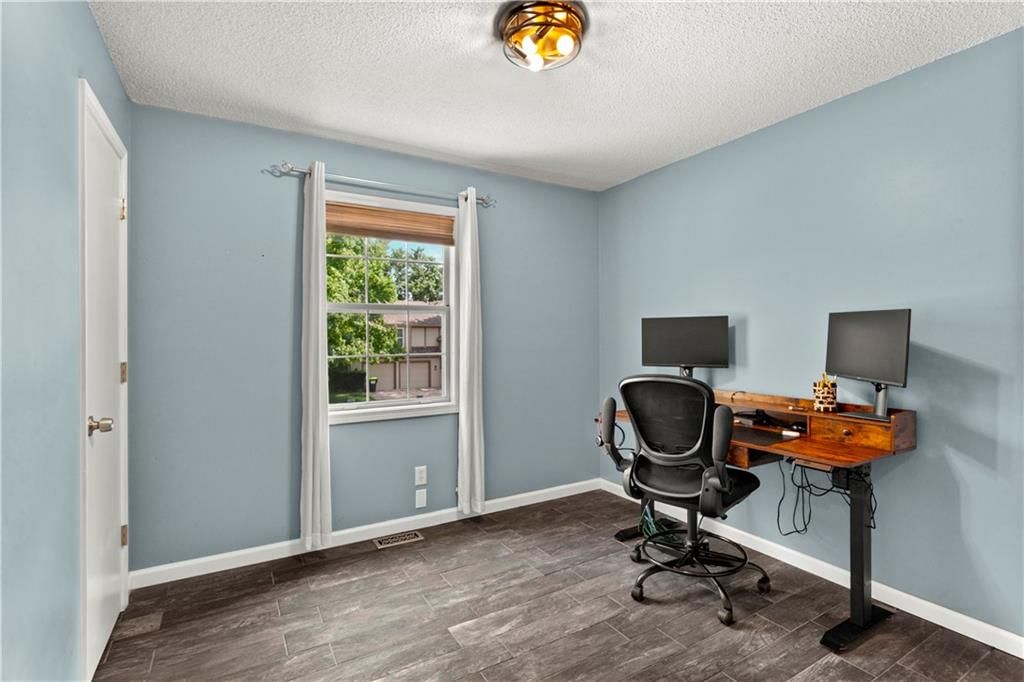 2417 NE Bridgeport Drive — photo 12