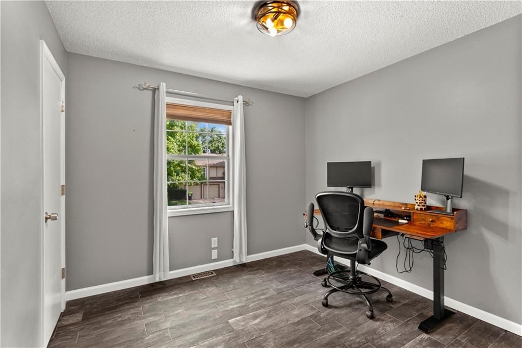 2417 NE Bridgeport Drive — photo 16