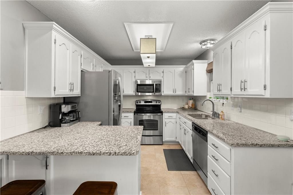2417 NE Bridgeport Drive — photo 18