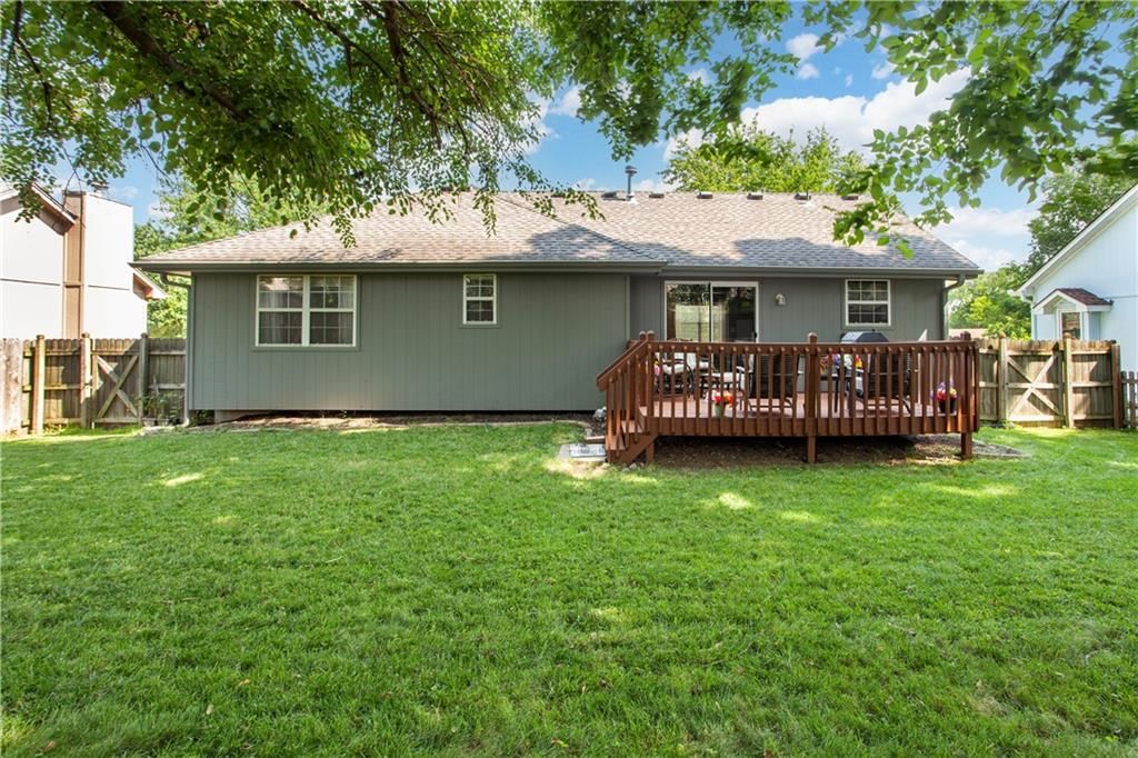 2417 NE Bridgeport Drive — photo 22