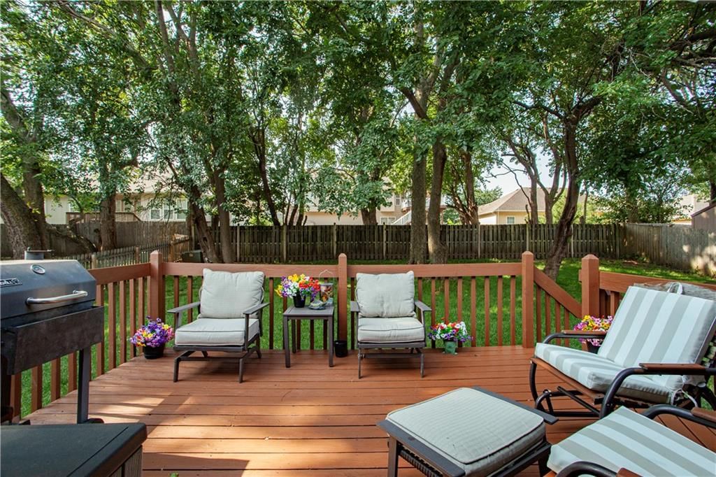 2417 NE Bridgeport Drive — photo 23