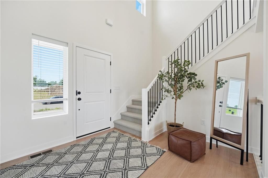 350 SW Amara Drive — photo 2