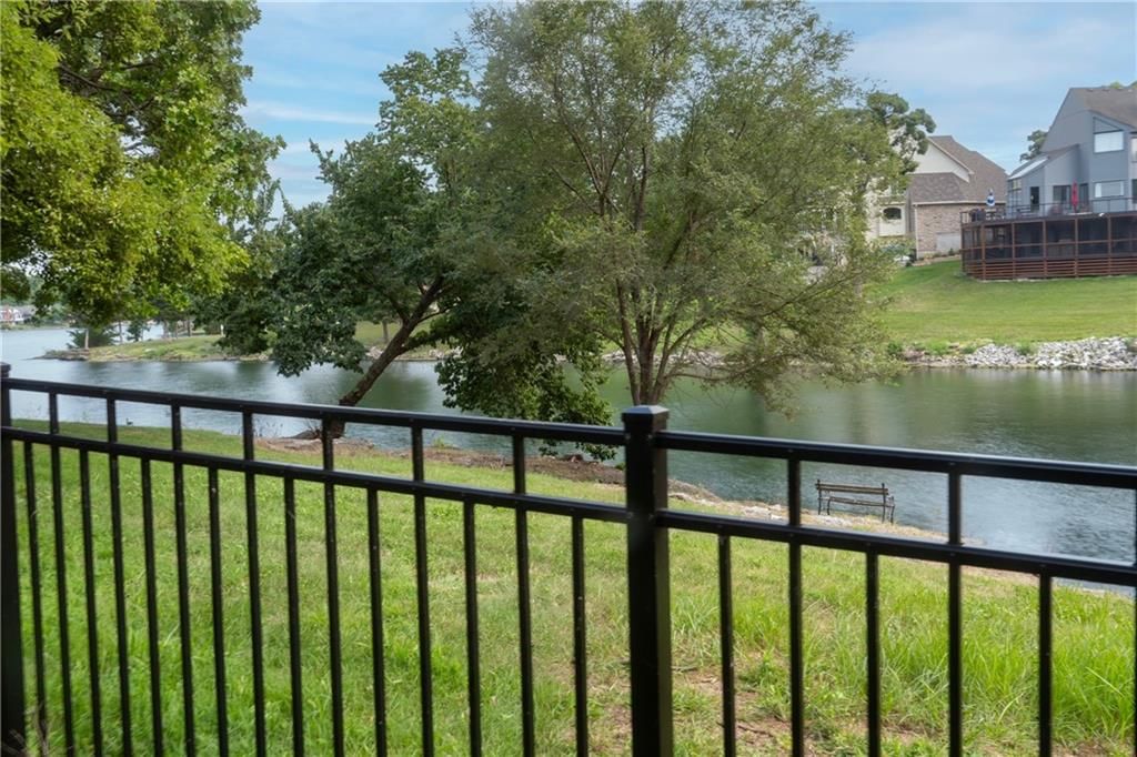 213 NW ASPEN Street — photo 2