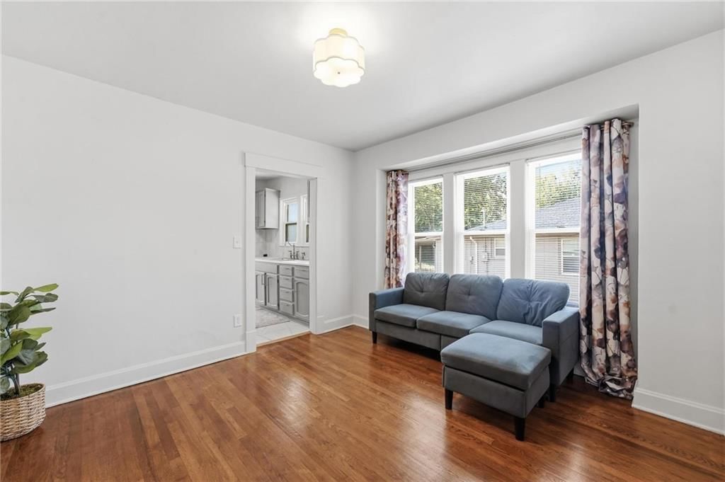 111 S Huttig Avenue — photo 7
