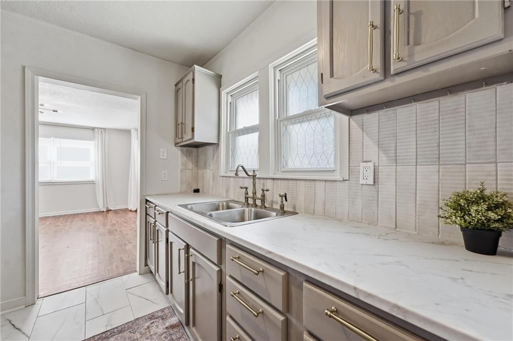 111 S Huttig Avenue — photo 11