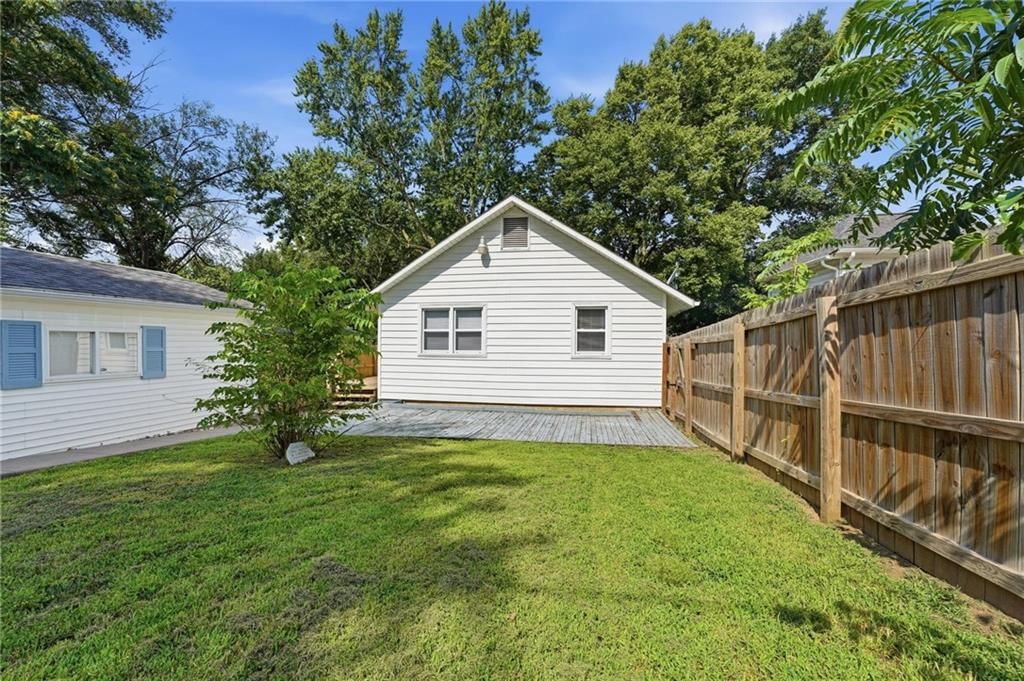 111 S Huttig Avenue — photo 30