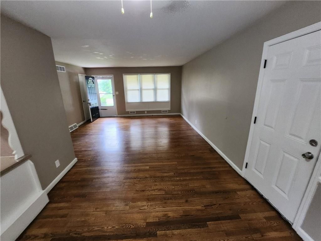 Photo 13 of 31 - 6601 E 96TH Street, Kansas City, MO 64134