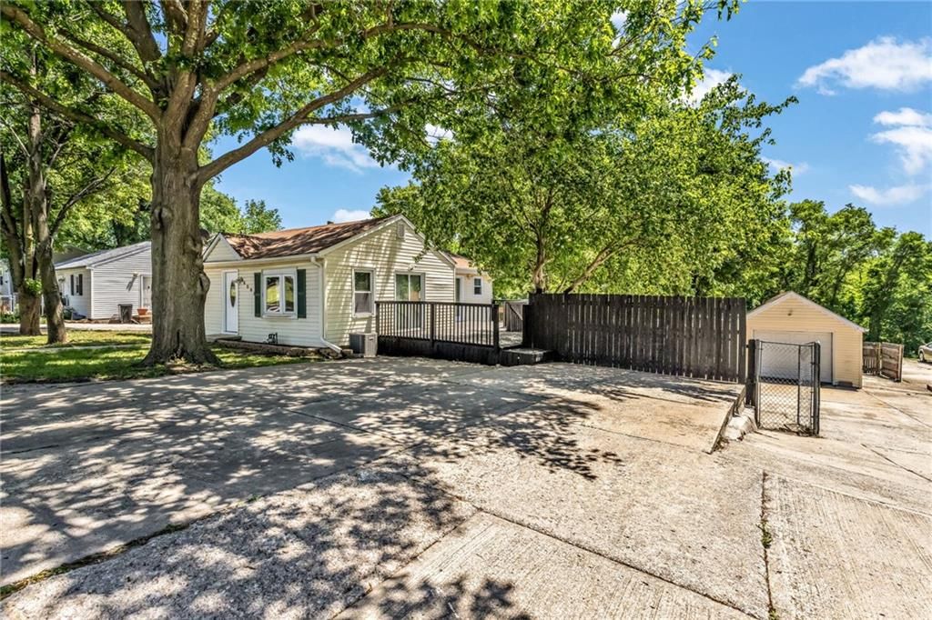 8205 Rose Street — photo 3
