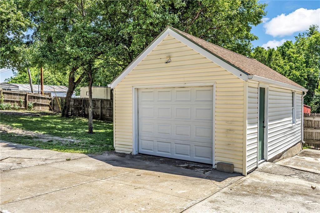 8205 Rose Street — photo 20