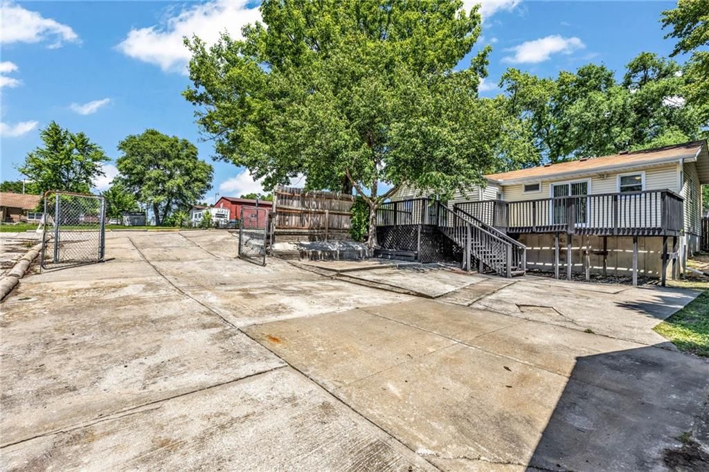 8205 Rose Street — photo 23