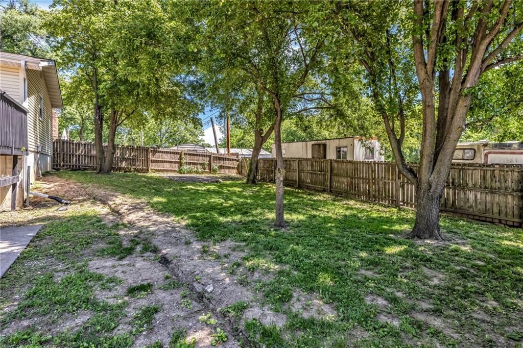 8205 Rose Street — photo 25