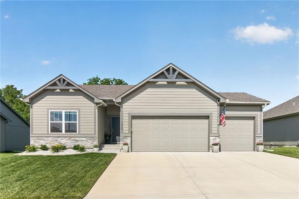2310 NW Rymeg Drive — photo 2