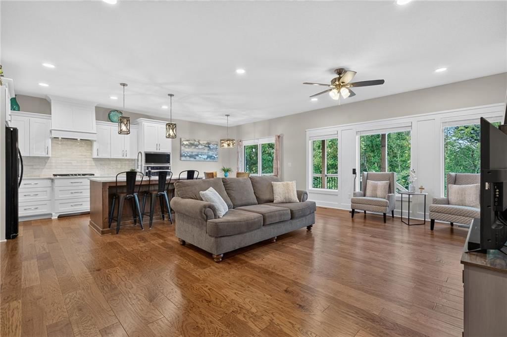 2310 NW Rymeg Drive — photo 8