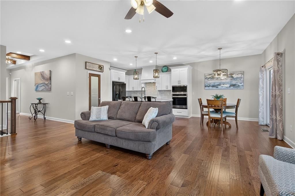 2310 NW Rymeg Drive — photo 9