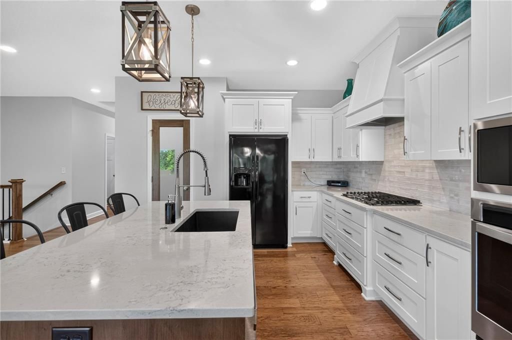 2310 NW Rymeg Drive — photo 12