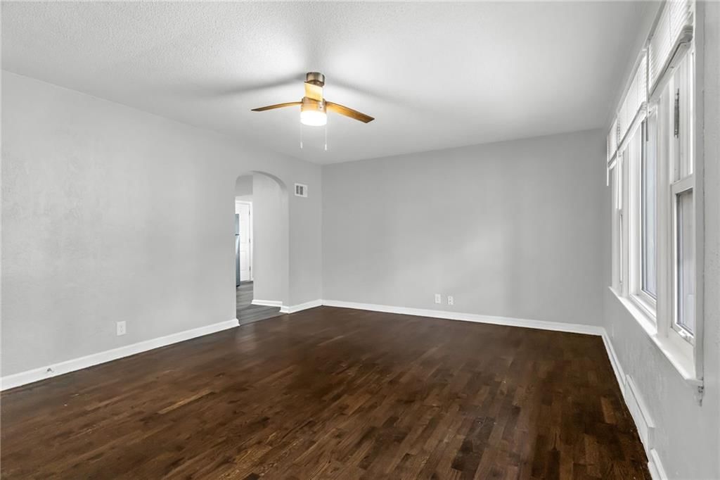 404 NE Grand Avenue — photo 3