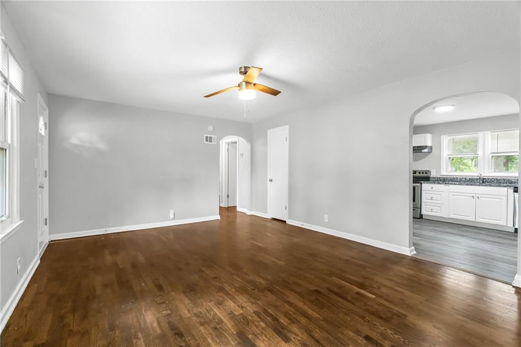 404 NE Grand Avenue — photo 4
