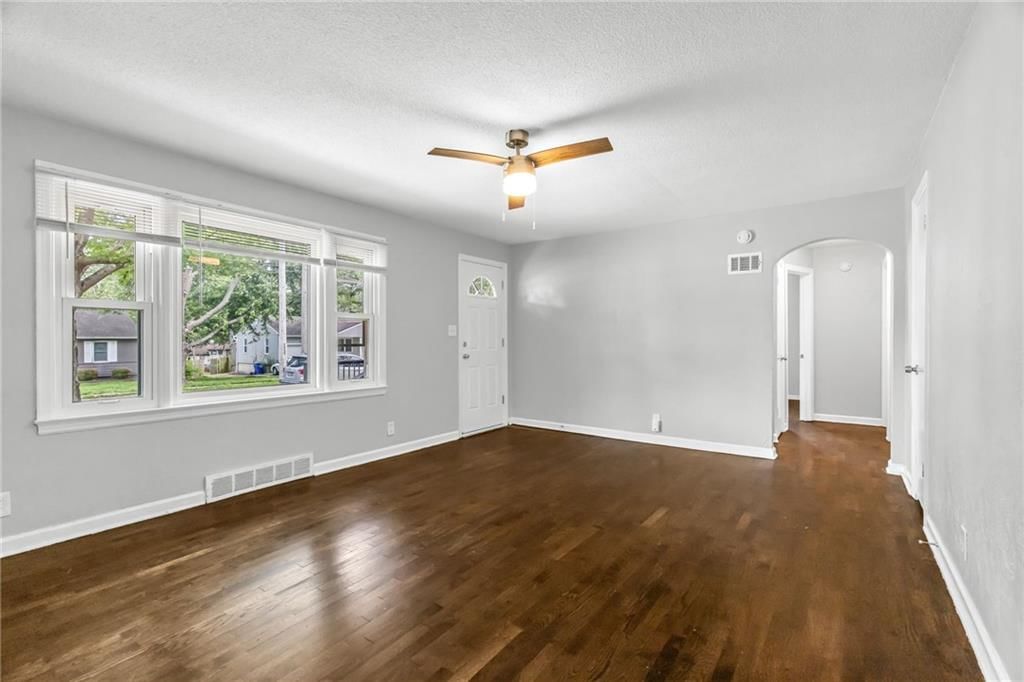 404 NE Grand Avenue — photo 5