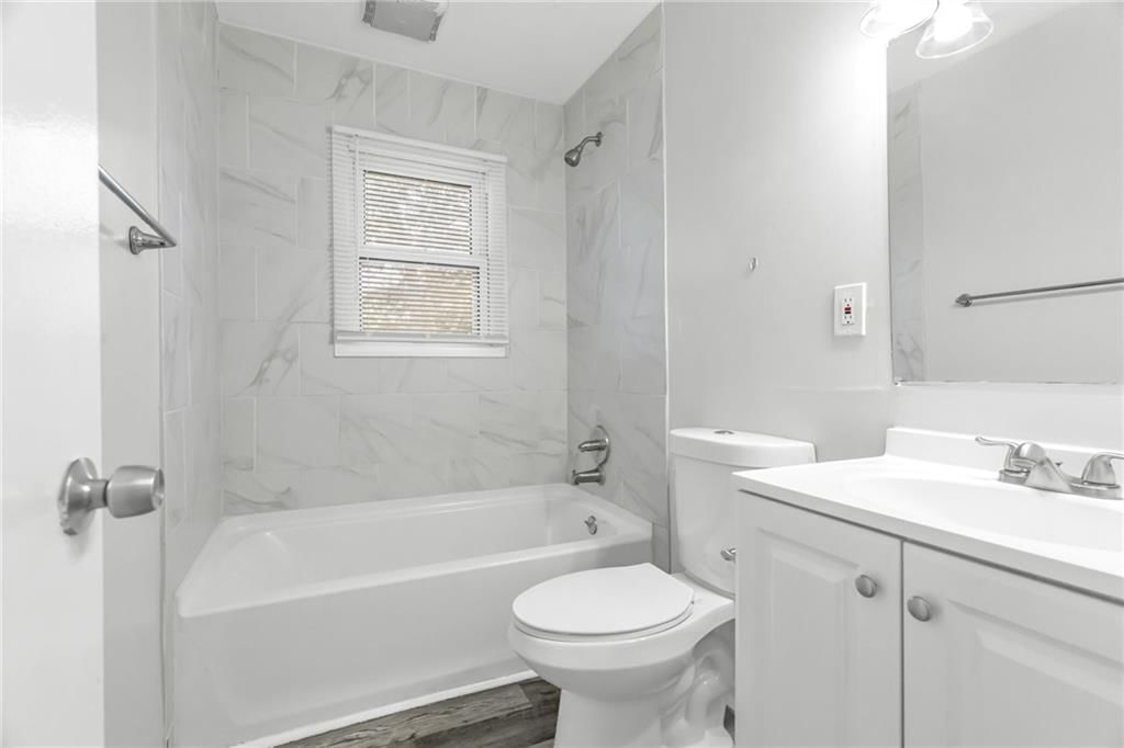 404 NE Grand Avenue — photo 13