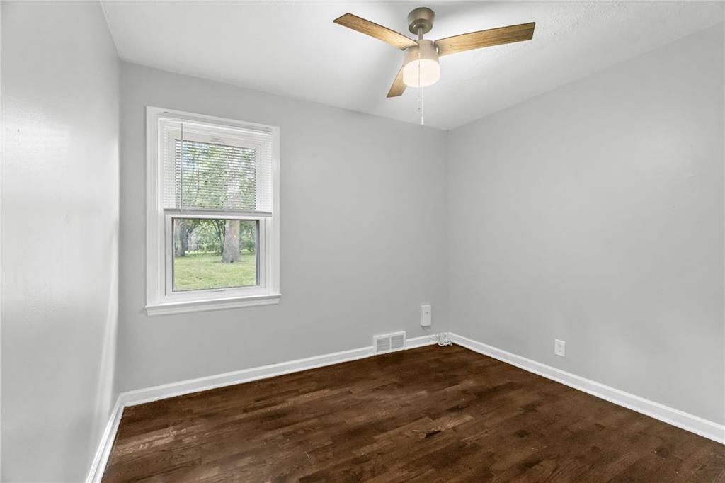 404 NE Grand Avenue — photo 14