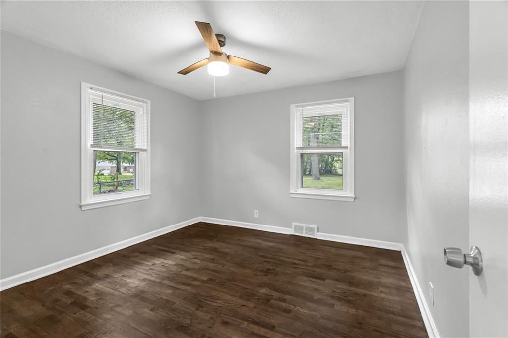 404 NE Grand Avenue — photo 16