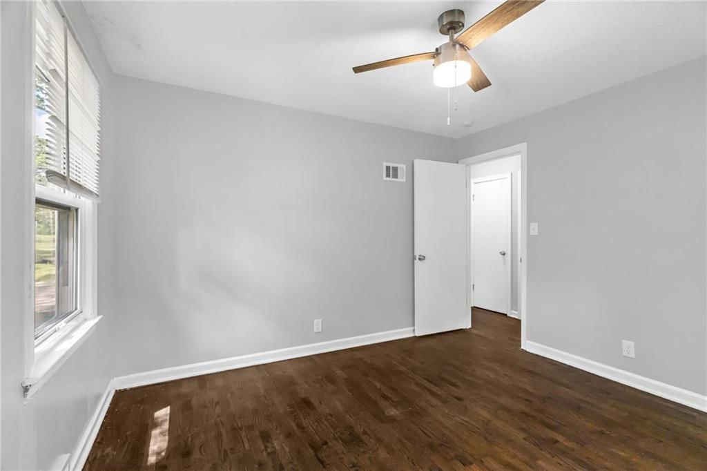 404 NE Grand Avenue — photo 17