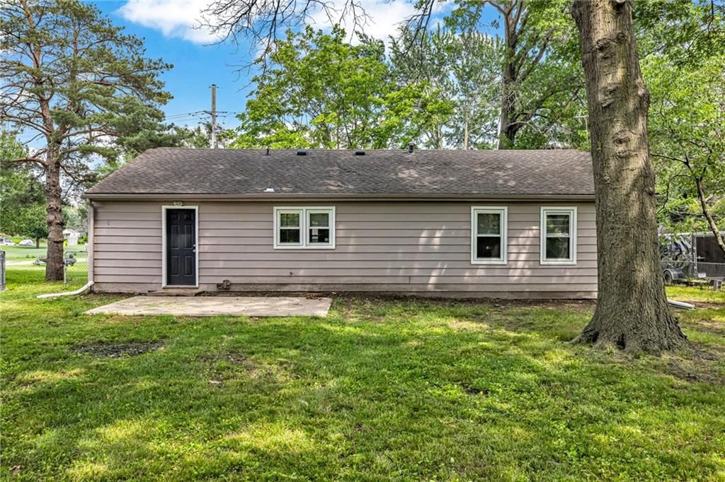 404 NE Grand Avenue — photo 22