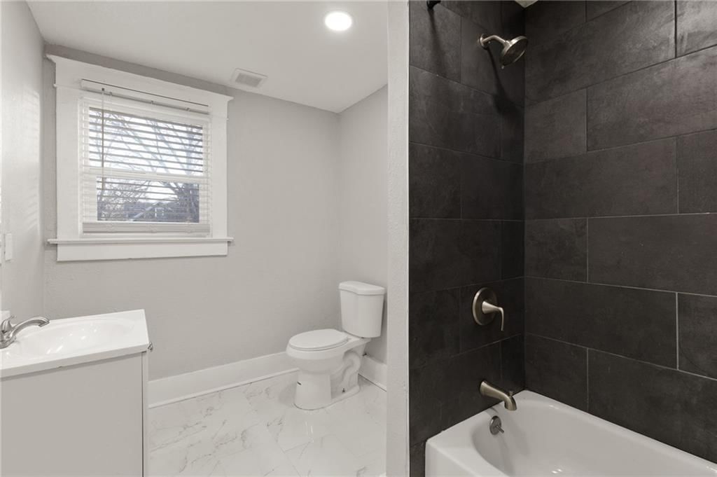 2961 Lockridge Avenue — photo 24