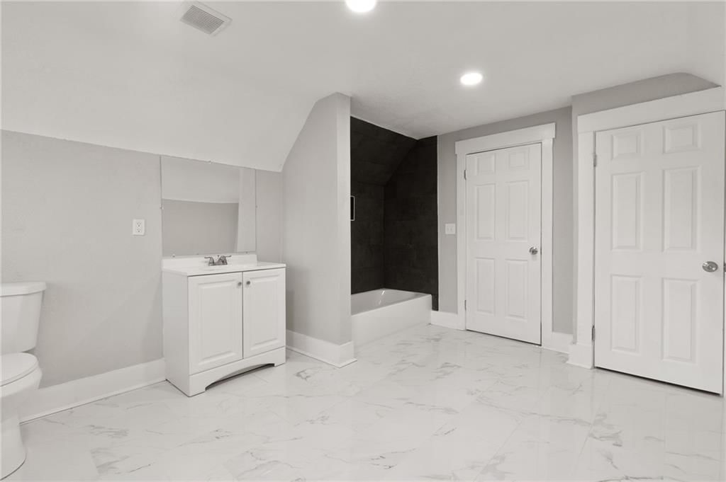 2961 Lockridge Avenue — photo 30
