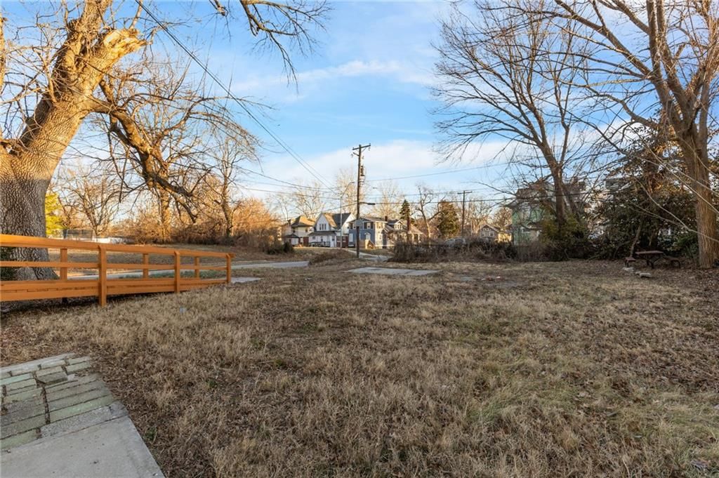2961 Lockridge Avenue — photo 34