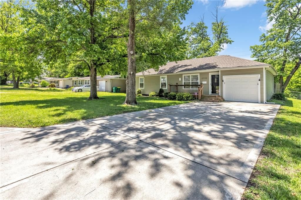 5702 N Highland Avenue — photo 2