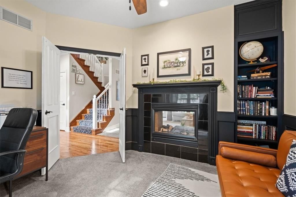 Photo 5 of 44 - 2804 SE BINGHAM Place, Lee's Summit, MO 64063
