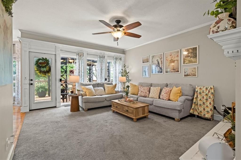 Photo 6 of 44 - 2804 SE BINGHAM Place, Lee's Summit, MO 64063