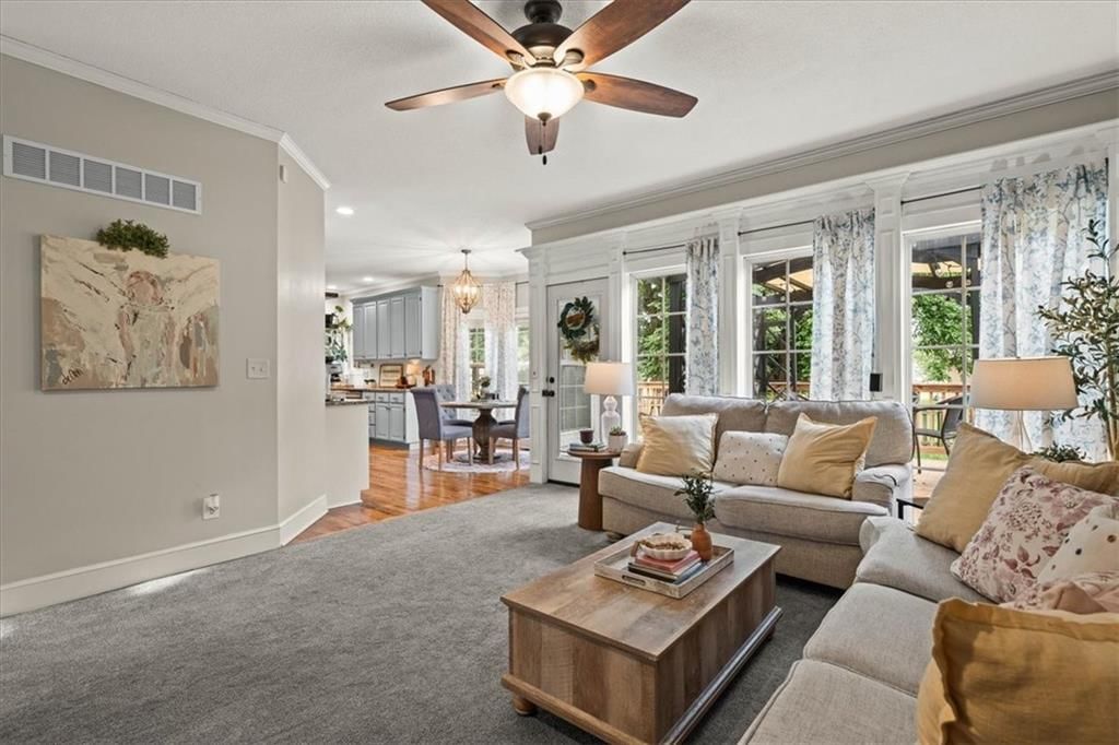 Photo 8 of 44 - 2804 SE BINGHAM Place, Lee's Summit, MO 64063