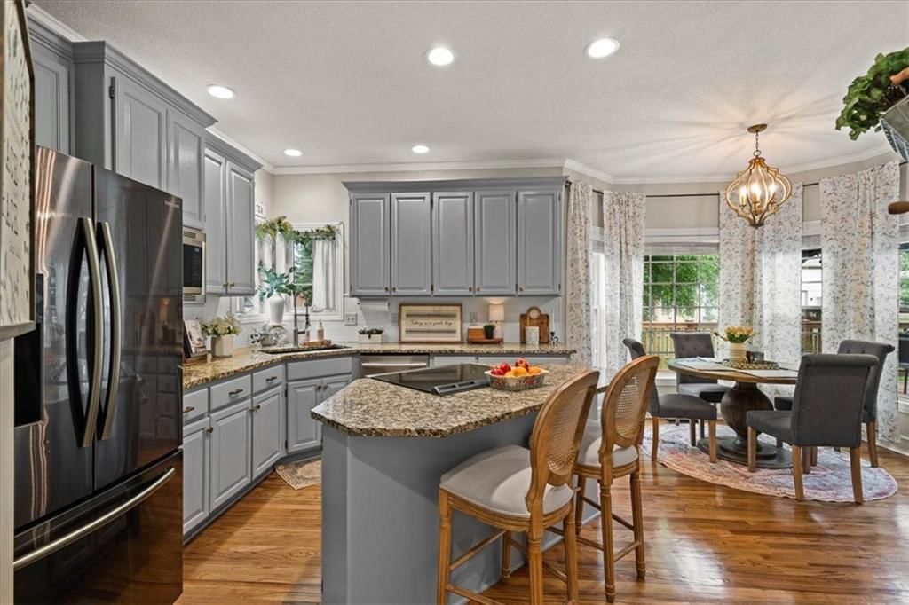 Photo 11 of 44 - 2804 SE BINGHAM Place, Lee's Summit, MO 64063