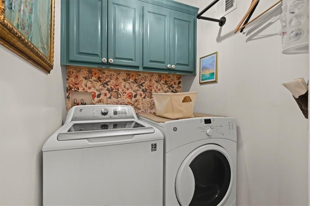 Photo 15 of 44 - 2804 SE BINGHAM Place, Lee's Summit, MO 64063