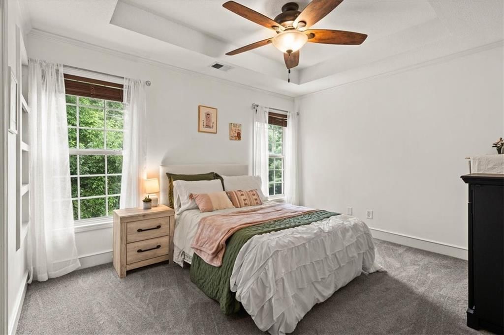 Photo 16 of 44 - 2804 SE BINGHAM Place, Lee's Summit, MO 64063