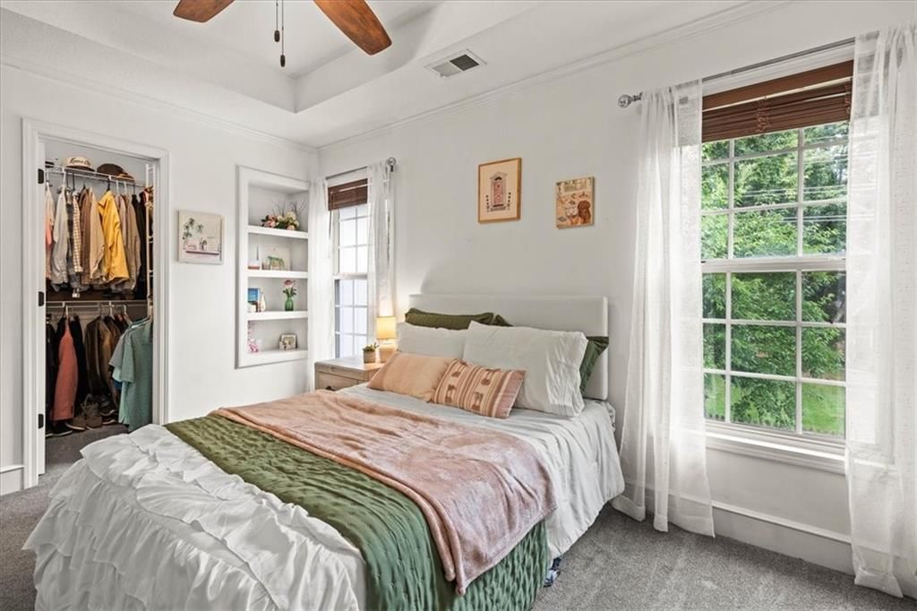 Photo 17 of 44 - 2804 SE BINGHAM Place, Lee's Summit, MO 64063