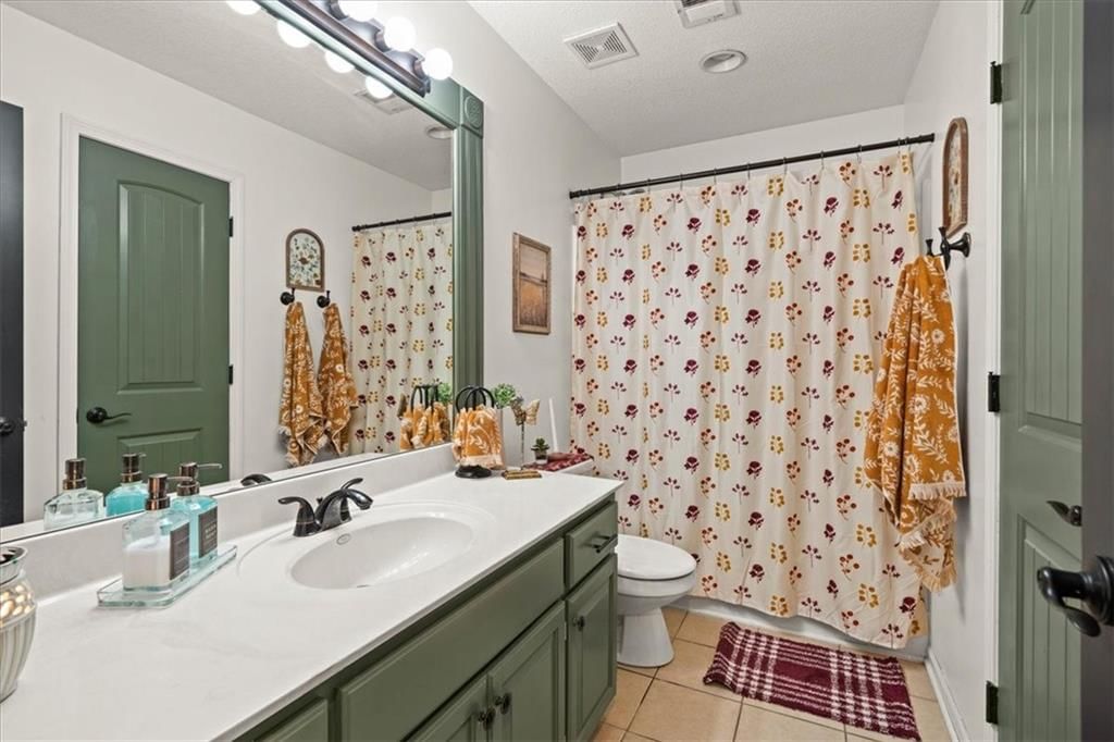 Photo 18 of 44 - 2804 SE BINGHAM Place, Lee's Summit, MO 64063