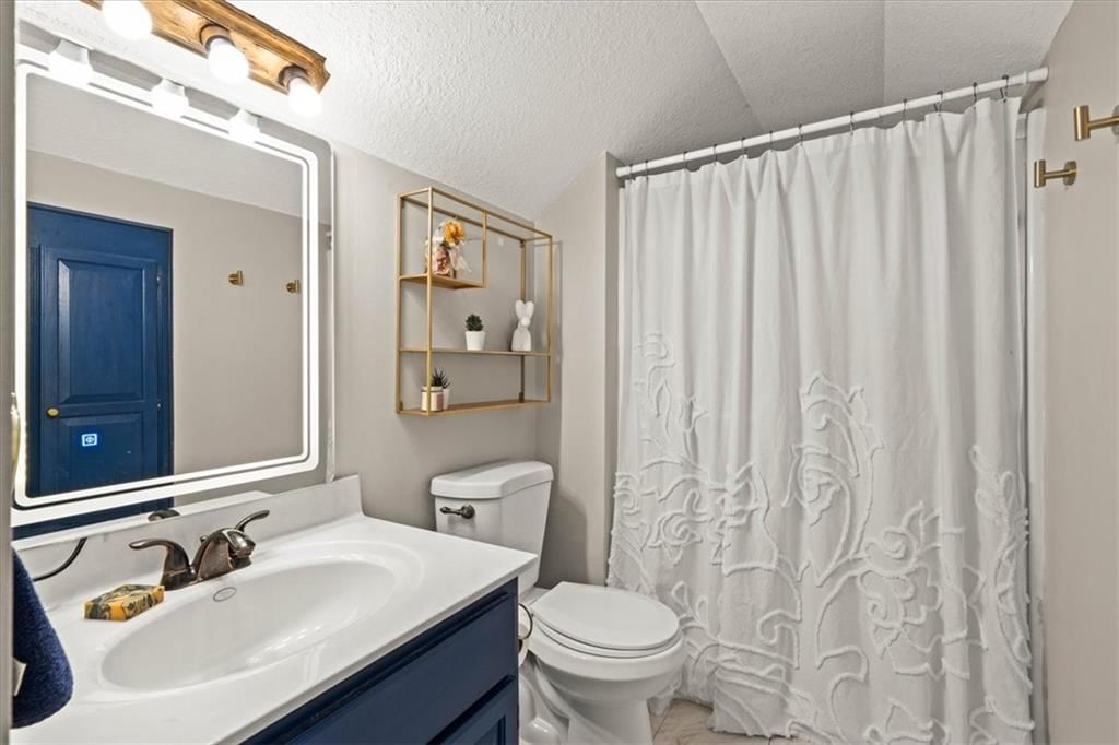 Photo 21 of 44 - 2804 SE BINGHAM Place, Lee's Summit, MO 64063