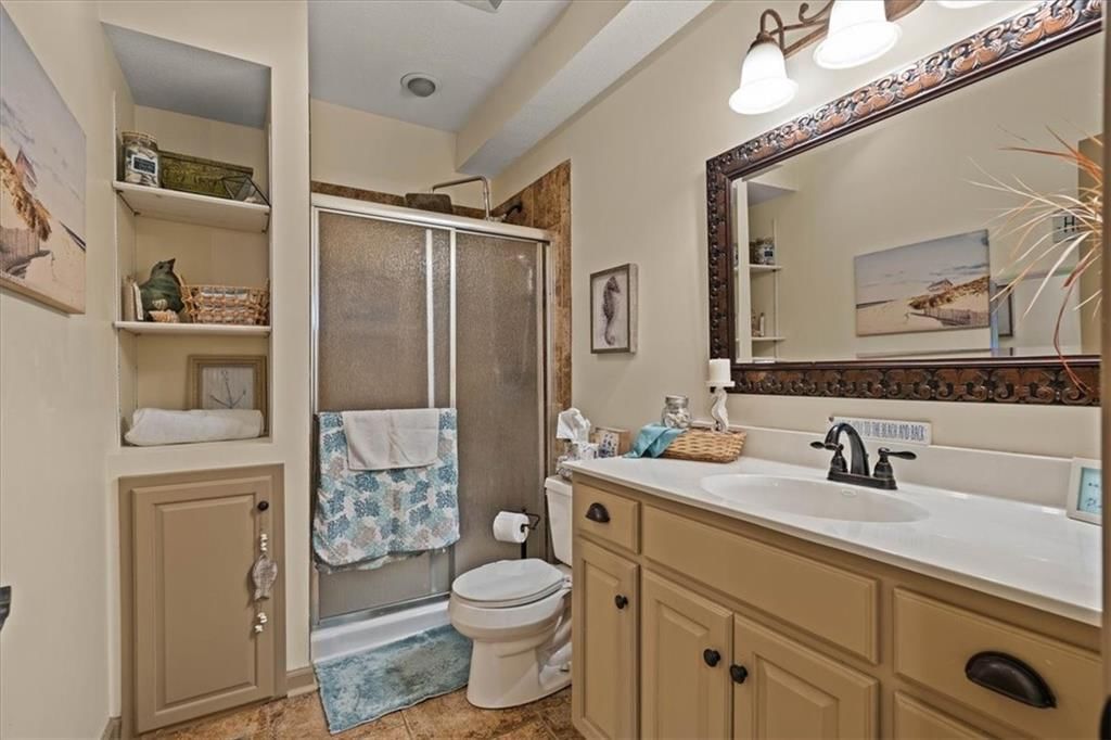 Photo 33 of 44 - 2804 SE BINGHAM Place, Lee's Summit, MO 64063