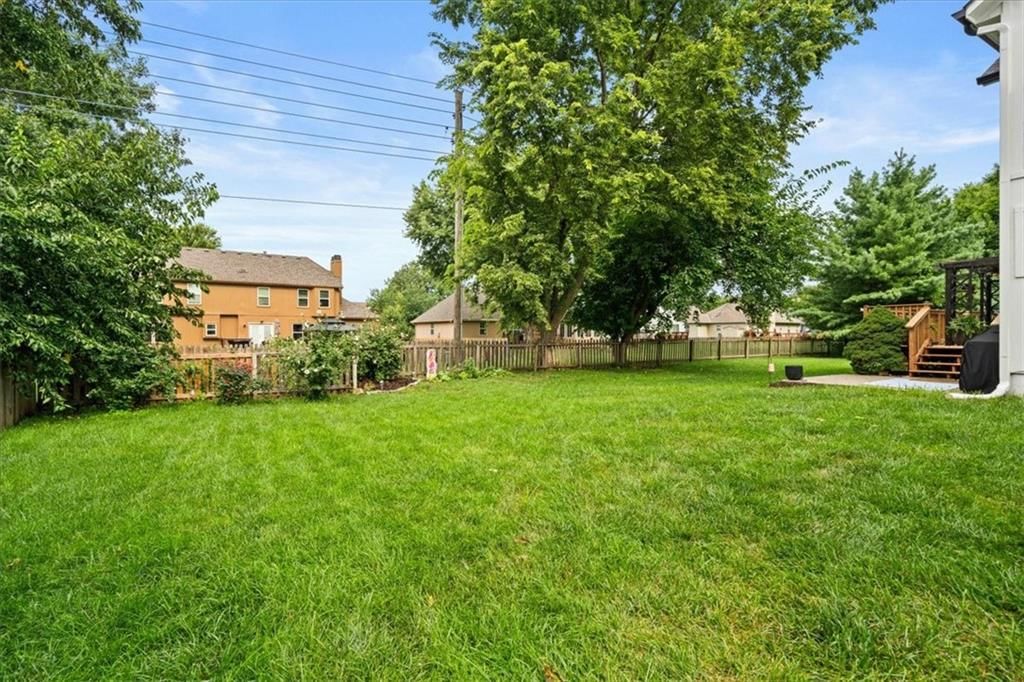 Photo 35 of 44 - 2804 SE BINGHAM Place, Lee's Summit, MO 64063
