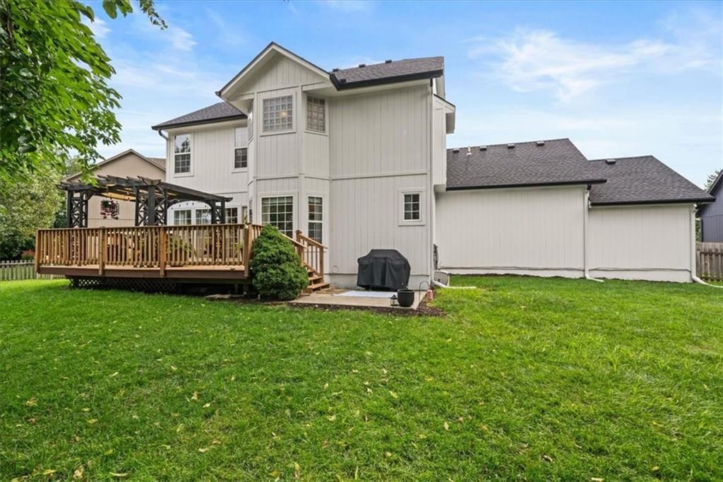 Photo 36 of 44 - 2804 SE BINGHAM Place, Lee's Summit, MO 64063