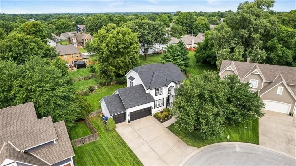 Photo 37 of 44 - 2804 SE BINGHAM Place, Lee's Summit, MO 64063