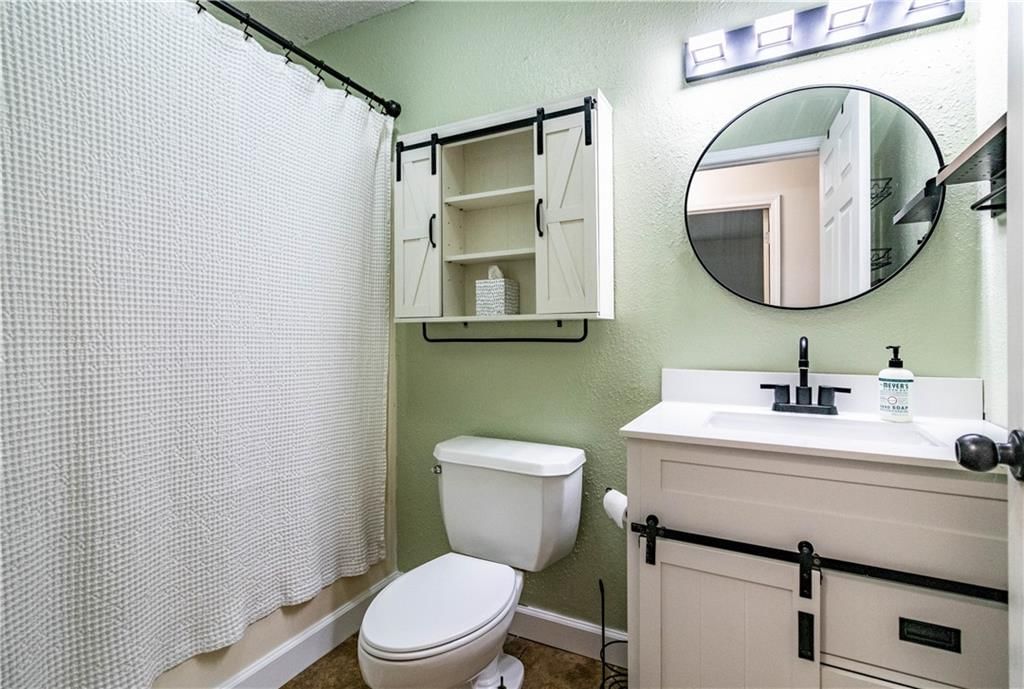105 Hardy Street — photo 16