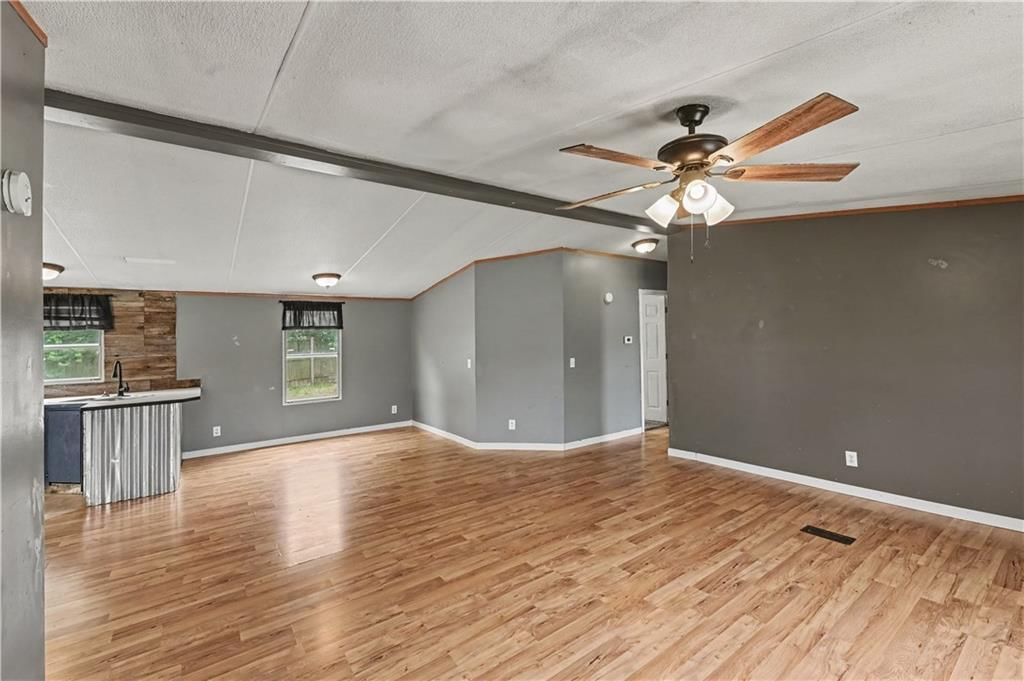 602 Ratz Street — photo 8