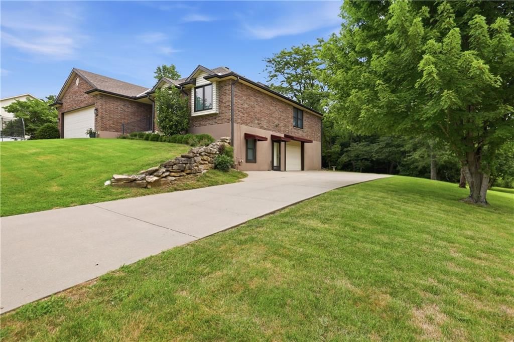 3323 S Prescott Avenue — photo 2