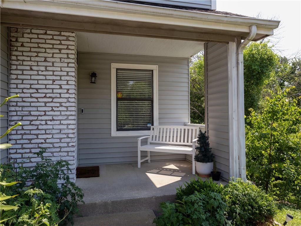 929 Christie Court — photo 2