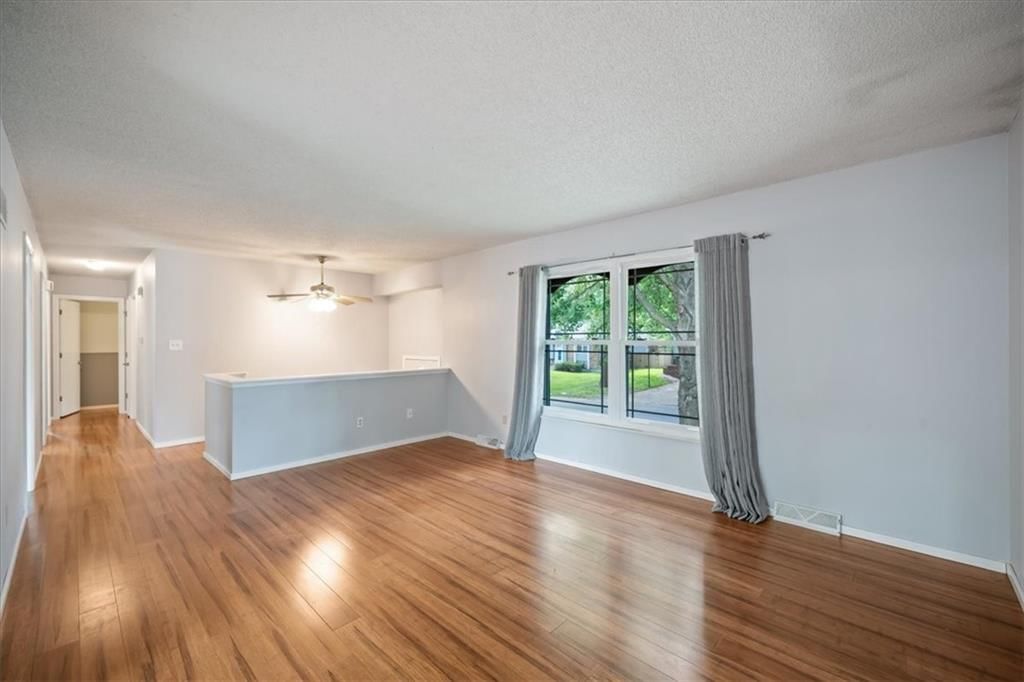 Photo 7 of 33 - 417 Stonewall Drive, Blue Springs, MO 64014